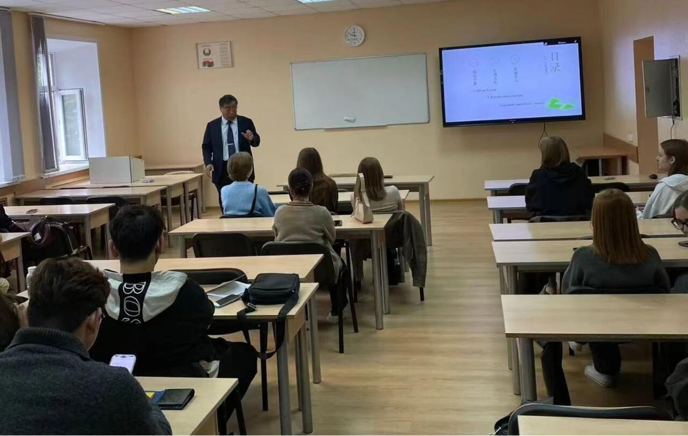 Лекция о Китае, его культуре и китайском языке прошла для студентов ЭФ